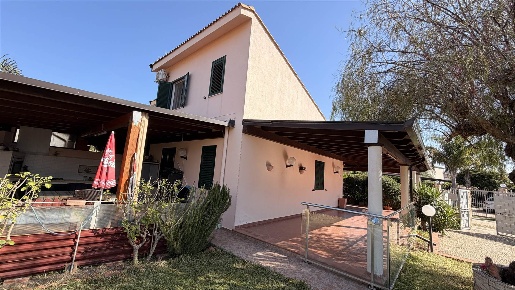 Foto Villa unifamiliare a Campofelice di Roccella di 80 m² con 4 locali