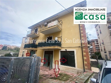Foto Locale commerciale in Via Ruggero Settimo 42, Caltanissetta di 66 m²