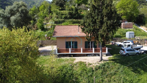 Foto Villa unifamiliare in Via Santuario 125, Savona di 116 m² con 7 locali