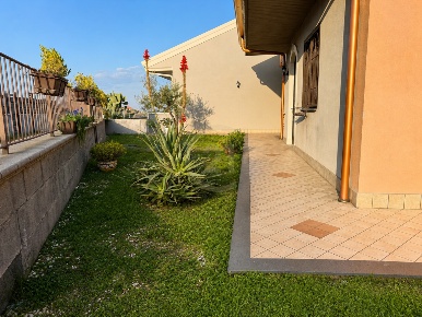 Foto Villa unifamiliare in Via Papa Giovanni XXIII 6, Aci Sant'Antonio