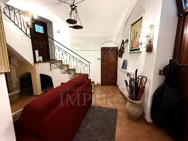 Foto Appartamento in Vicolo Carrugetto 16, Pigna Centro di 177 m²