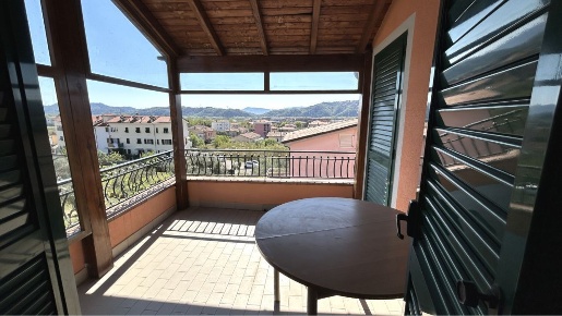 Foto Appartamento a Santo Stefano di Magra Centro di 125 m² con 6 locali