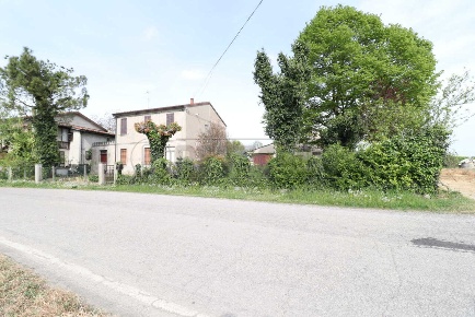 Foto Villa a schiera a Bondeno di 180 m² con 6 locali in vendita