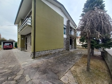 Foto Villa unifamiliare a Medicina Portonovo di 225 m² con 7 locali