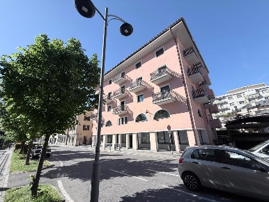 Foto Ufficio in Corso Padre Lorenzo 29, Aosta Centro di 235 m² con 6 locali
