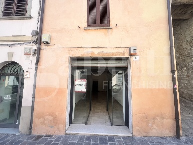 Foto Negozio in Corso Garibaldi 17, Gubbio Centro di 46 m² in affitto