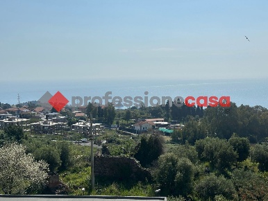 Foto Appartamento in Nizzeti, Aci Castello di 76 m² con 3 locali in vendita