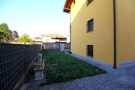 Foto Villa singola in Via Guglielmo Pepe 11, Dairago di 200 m² con 5 locali