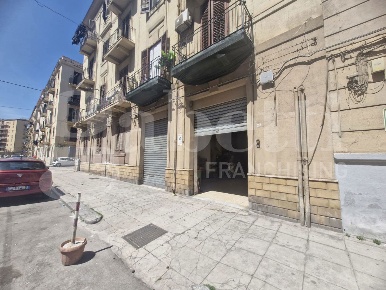 Foto Laboratorio in Bergamo, Palermo Oreto - Perez di 110 m² con 1 locali