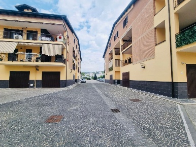 Foto Appartamento in Viticella, Quarto di 70 m² con 3 locali in affitto