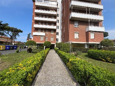 Foto Appartamento a Livorno Pontino - Bastia di 108 m² con 4 locali