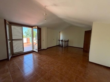 Foto Villa bifamiliare a Pisa Ospedaletto di 120 m² con 5 locali in vendita