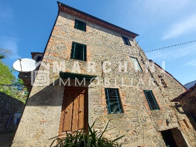 Foto Casa indipendente a Lucca Centro di 100 m² con 5 locali in vendita