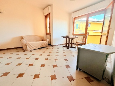 Foto Appartamento a Massa Marina di Massa Centro di 65 m² con 3 locali