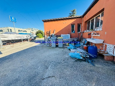 Foto Magazzino in VIA DEGLI ABETI, Pesaro Torraccia - Tre Ponti di 120 m²