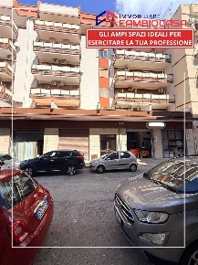 Foto Magazzino in via elio 45, Taranto Tre Carrare di 236 m² con 1 locali