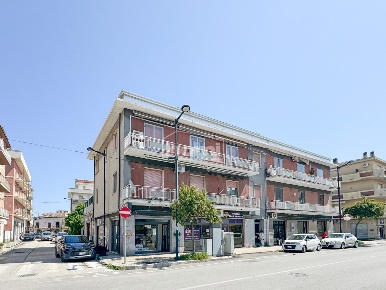Foto Locale commerciale a Pescara di 129 m² con 1 locali in vendita