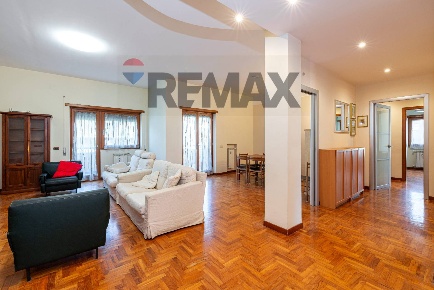 Foto Appartamento in Piazza Eschilo, Roma Axa di 185 m² con 5 locali