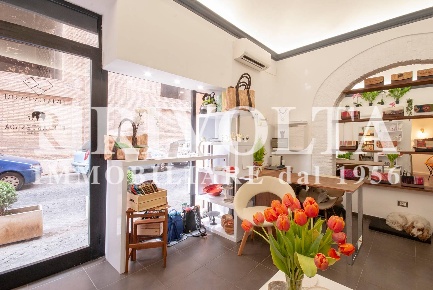 Foto Locale commerciale in Via Della Chiesa Nuova, Roma Piazza Navona