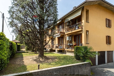 Foto Appartamento in albertario 3, Verano Brianza di 98 m² con 3 locali