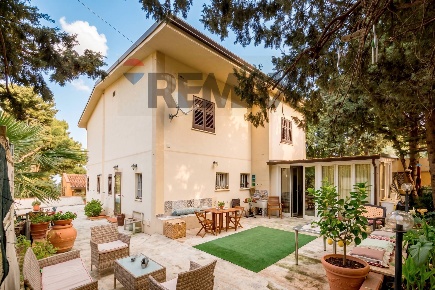 Foto Case semi ndipendenti in via Chiesazza Sperone 9 snc, di 128 m²