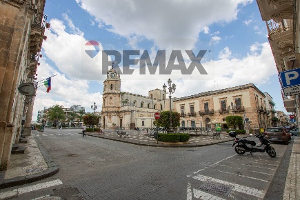 Foto Locale commerciale in via IV Novembre 62, Floridia di 86 m² in vendita