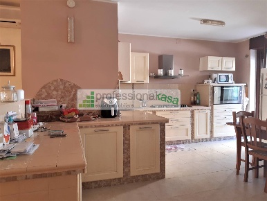 Foto Appartamento in Centrale Commerciale, Vasto di 150 m² con 6 locali