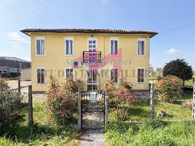 Foto Casa indipendente in Via Colombano 2121, Castelnovo Bariano di 200 m²