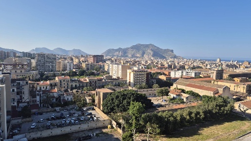 Foto Attico in Via Vincenzo Li Muli 102, Palermo di 125 m² con 4 locali