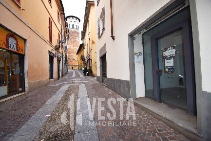 Foto Negozio in via quintaberta, Merate Centro di 39 m² con 1 locali
