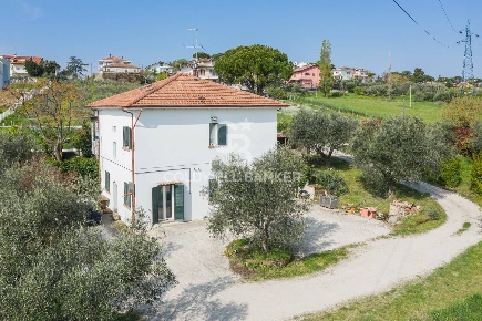 Foto Villa unifamiliare in Via Viola 4, Misano Adriatico di 232 m²