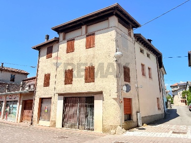 Foto Case semi ndipendenti in Piazza Indipendenza 10, Borgo Valbelluna