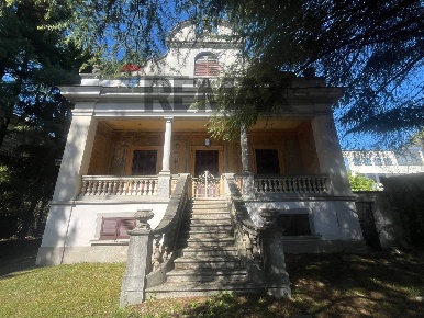 Foto Casa indipendente in Via Valcuvia 39/41, Cittiglio Centro di 290 m²
