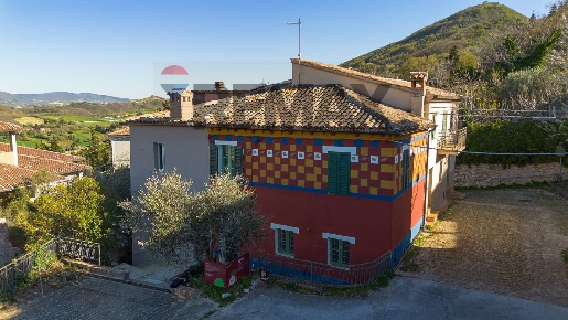 Foto Case semi ndipendenti in Piazza Balducci 5, Poggio San Vicino Centro