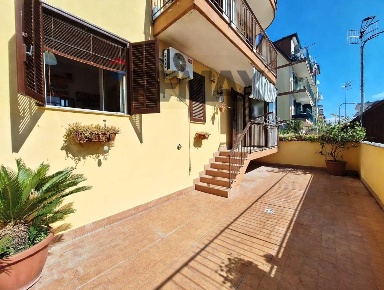 Foto Appartamento in via Luigi Perosi 41, Acerra Centro di 120 m²
