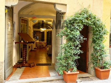 Foto Negozio in via Pignolo, Bergamo Centro di 60 m² con 1 locali