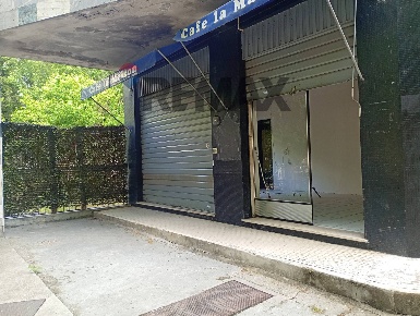 Foto Negozio in Viale Gobio 5, Mantova Valletta Paiolo di 54 m² in vendita