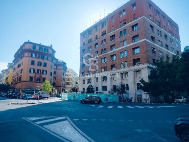 Foto Locale commerciale in Via Nemorense, Roma Africano - Villa Chigi