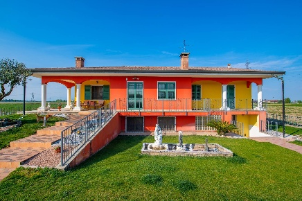 Foto Villa unifamiliare in Via delle Salette 9, Nogarole Rocca di 267 m²