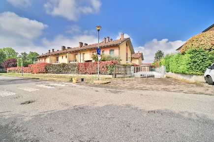 Foto Appartamento in VIA RESEGONE 11, Lomagna Centro di 154 m² con 4 locali