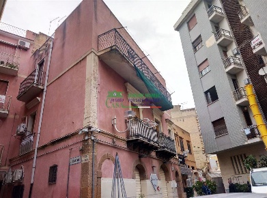 Foto Appartamento a Gela di 90 m² con 3 locali in vendita