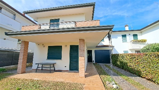 Foto Casa indipendente a Padova Madonna Pellegrina di 170 m² con 6 locali