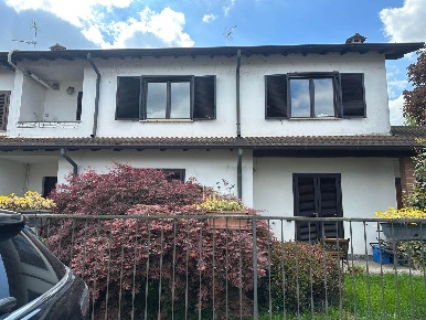 Foto Villa unifamiliare a Tromello Centro di 200 m² con 5 locali in vendita