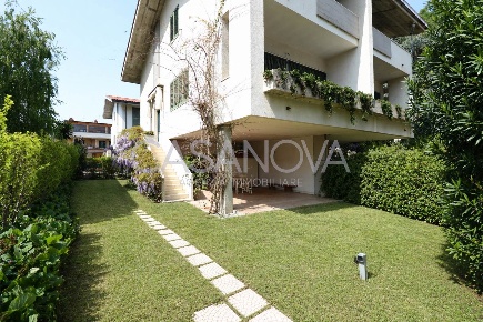 Foto Case semi ndipendenti a Tortoreto di 132 m² con 4 locali in vendita