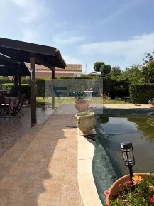 Foto Villa unifamiliare in Via Parma, Melilli Città Giardino con 8 locali