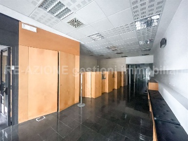 Foto Negozio in Corso Garibaldi, Thiene Centro di 180 m² in affitto