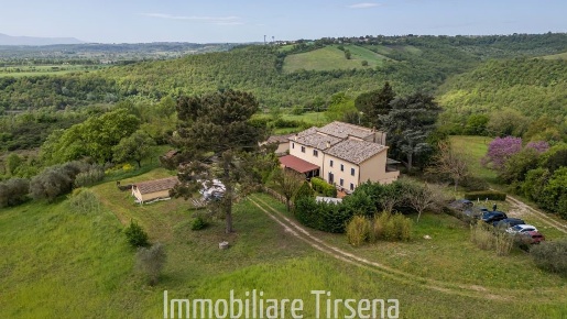 Foto Casale a Orvieto di 600 m² in vendita
