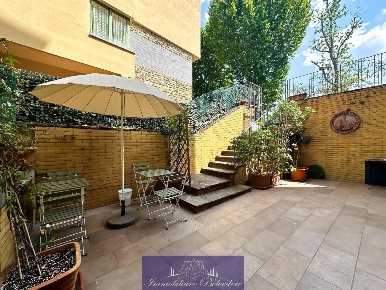 Foto Appartamento in Piazza della Costituzione, Firenze di 170 m²