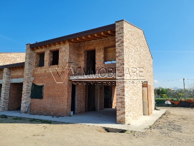 Foto Villa bifamiliare in Via Sabbionara, Ospedaletto Euganeo Centro