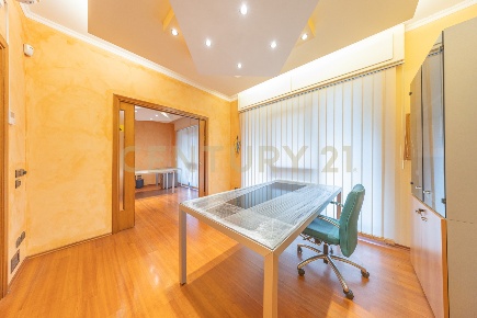 Foto Ufficio in Via Claudio Villa 81, Roma Tor de' Cenci di 105 m²